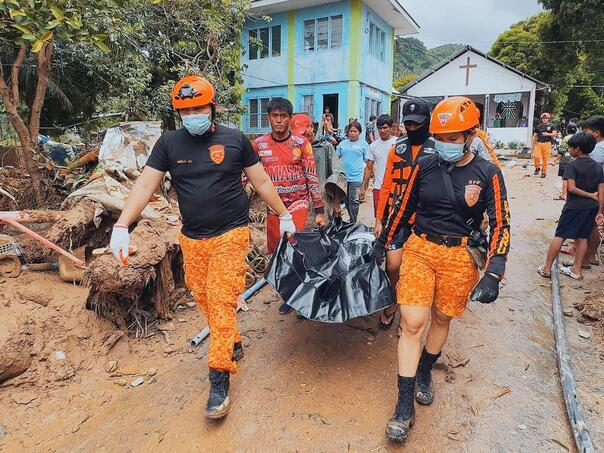 Typhoon Bouloi approaches Vietnam, 250,000 people are evacuated