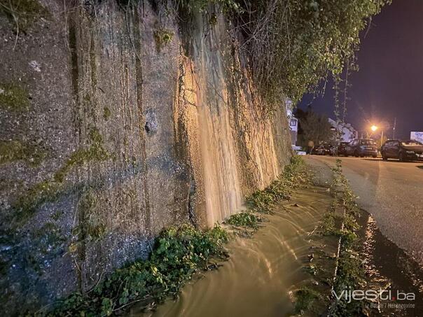 Burry in Sarajevo: Waterfall in Radnik Street