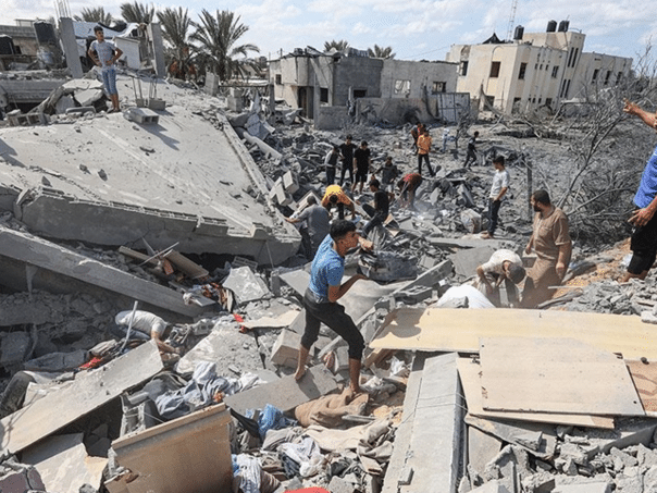 Volunteer Help from Gaza: “The army ordered citizens to evacuate the city to destroy it”