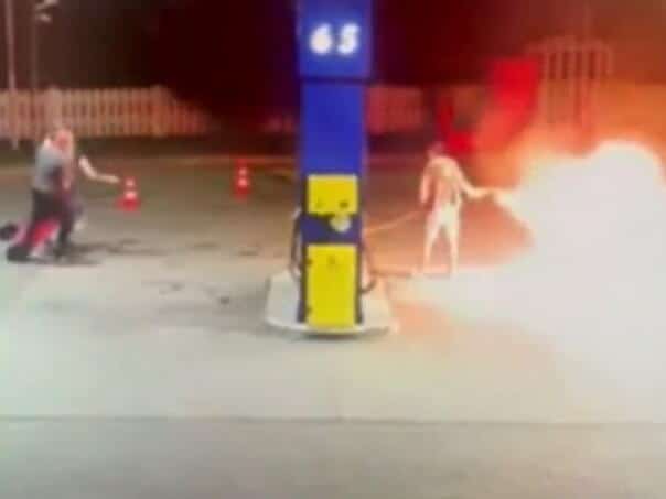 Ignited the pump and polio with gasoline workers: the man burned as the blaze had gas