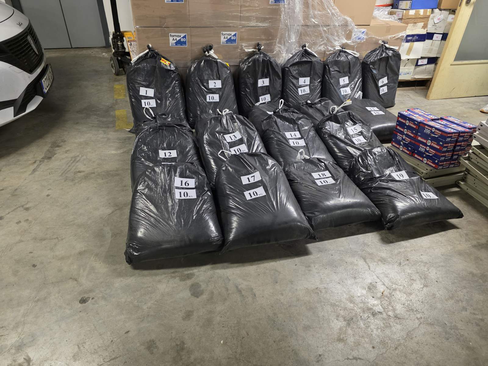 In the Tuzla area, tobacco and cigarettes, worth 180,000 km