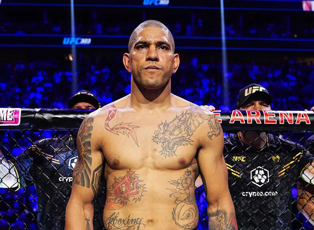 Pereira in a spectacular way won the Dagence and re-became UFC champion