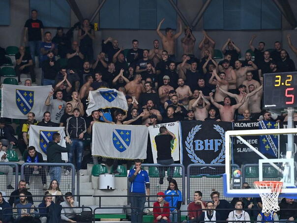 BH FANATICOSI: Many employees did not touch the rim during the residence on the parquets