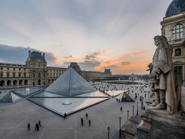 Film robbery at the Louvre: Robbers with chainsaws break into the museum