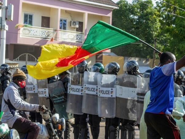 Election tension in Cameroon: Police disperse opposition supporters