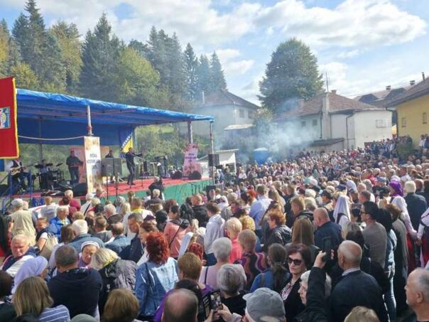 Chestnjada in Peicyyard gathered many visitors from all over the country