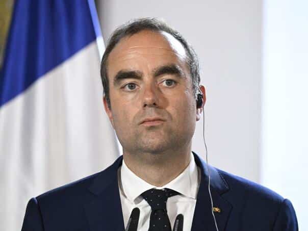 Lecorni reconstructed the French government in an attempt to end political tensions