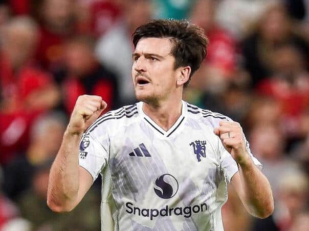 Manchester United beat Liverpool at Anfield