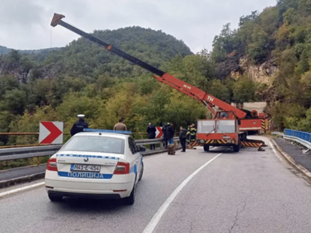 Again accident near Visegrad: A vehicle with several people landed in the canyon