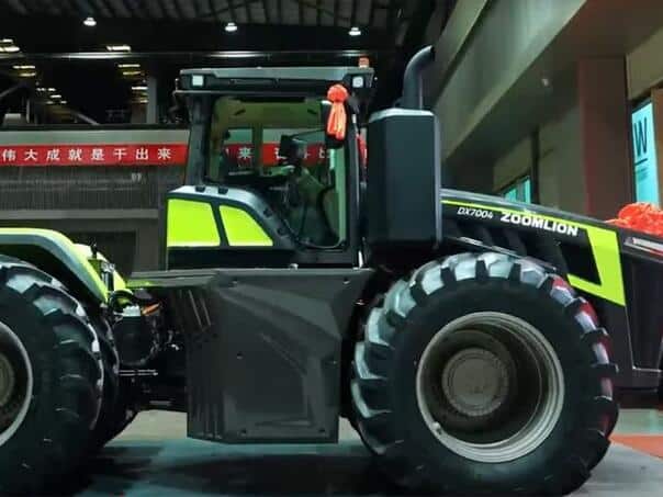 Presented the most powerful tractor in the world with 1,200 horsepower