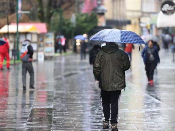 Mostly cloudy today, rain at the end of the day