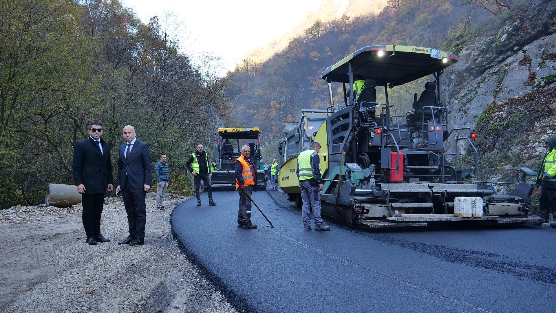 VIDEO: Final works on the section of the regional road Zenica – Babino: the ZDK government allocated 1.5 million KM for the reconstruction of roads in the Babino basin this year