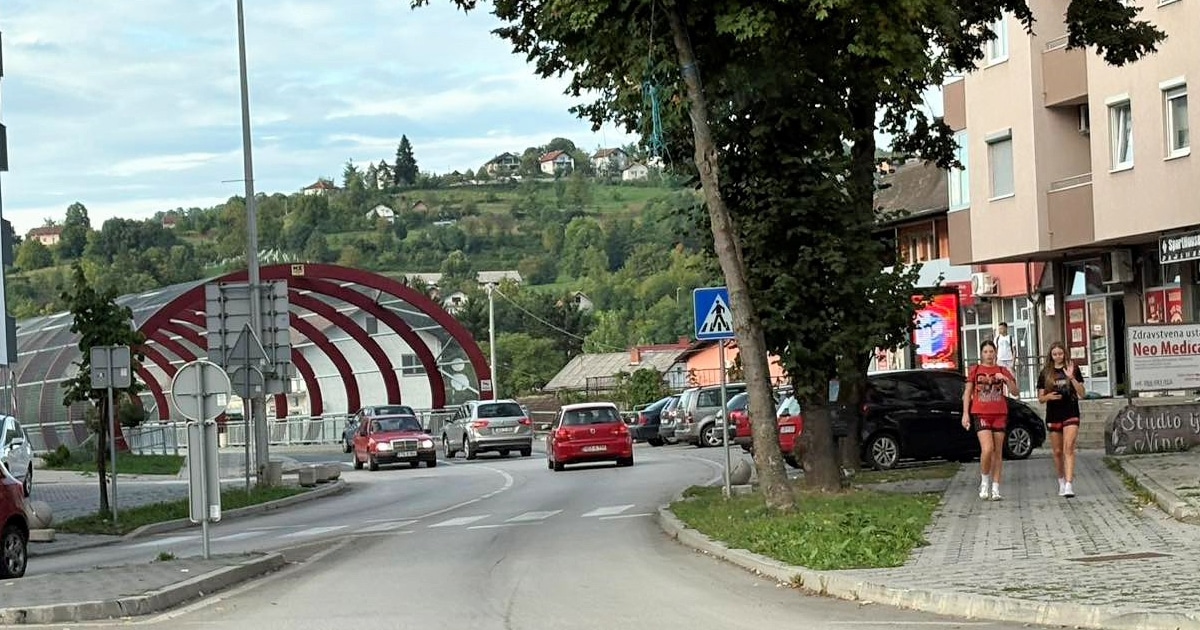 In Teslić, six people were arrested for violent behavior and attacks on the police