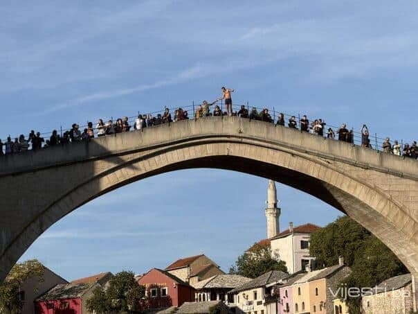 Video: Jump from the old bridge in honor of Halida Bešlić