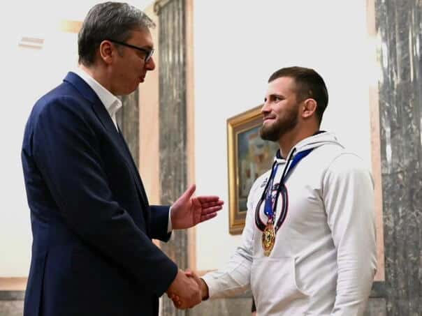 Vučić congratulated wrestlers: We are especially happy that you showed three fingers in Zagreb