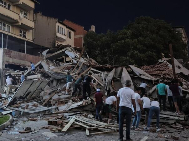 An earthquake hit the Turkish city of Balikesir: Three buildings collapsed