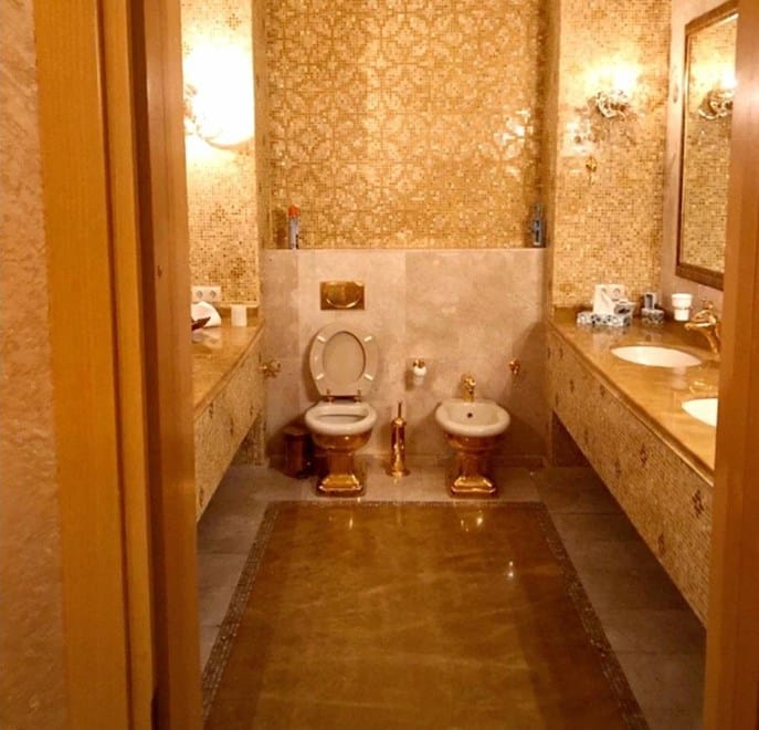 Photo: Bags full of cash, a golden toilet, secret recordings… Fury in Ukraine due to a huge scandal