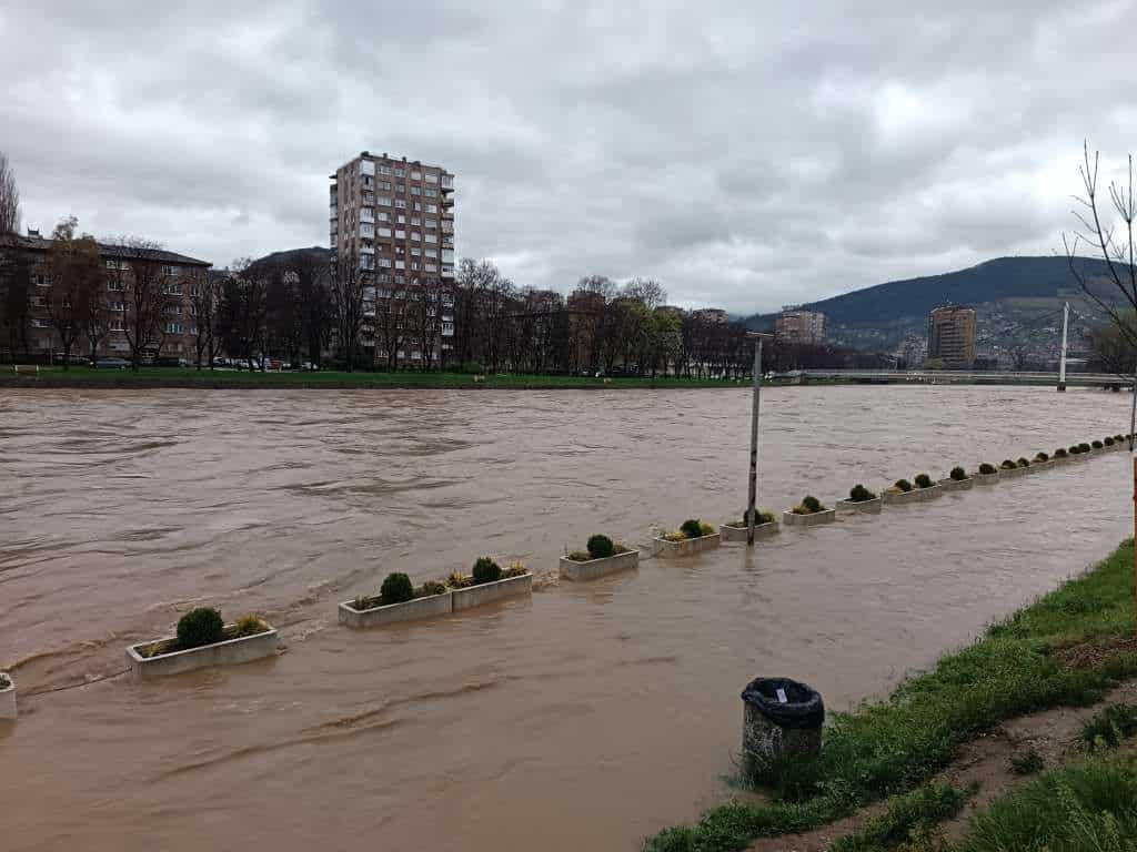 How to behave in case of floods