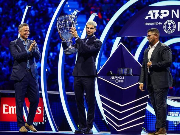 Alcaraz received the trophy for number one on the ATP list