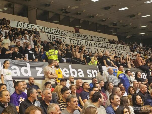 BH Fanaticos sent a clear message to Vučić: “Yesterday an umbrella, today a tripod…”