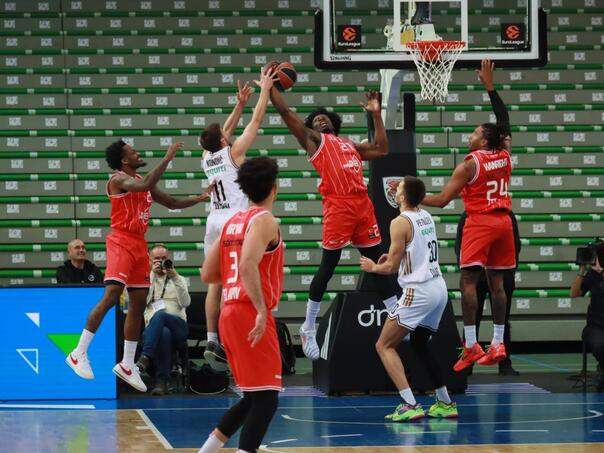 Hapoel defeated Dubai in a completely empty Zetra