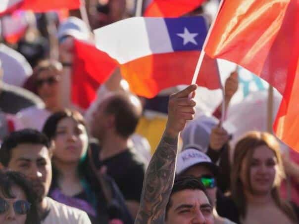 Elections in Chile: Citizens choose between a Nazi and a Communist