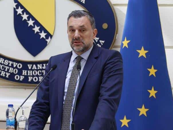 Konaković at the unveiling ceremony of the ‘Flower of Srebrenica’ memorial in the USA