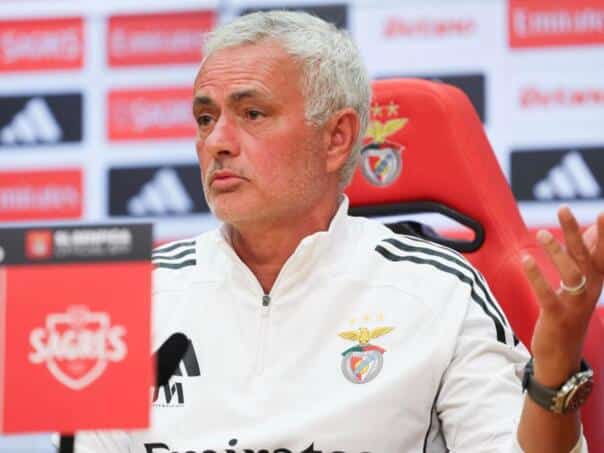 Mourinho claims the players betrayed him
