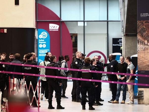 Police wounded a man with a knife at the Paris Montparnasse station
