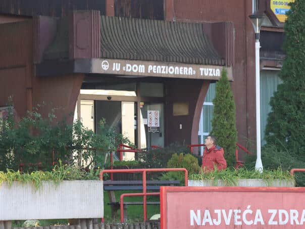 The death toll in Tuzla increased: 12 people died