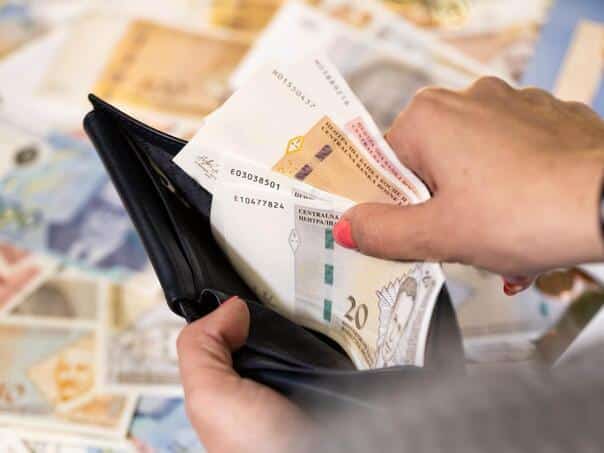 What will happen to the banknotes that are not replaced by the end of the year?