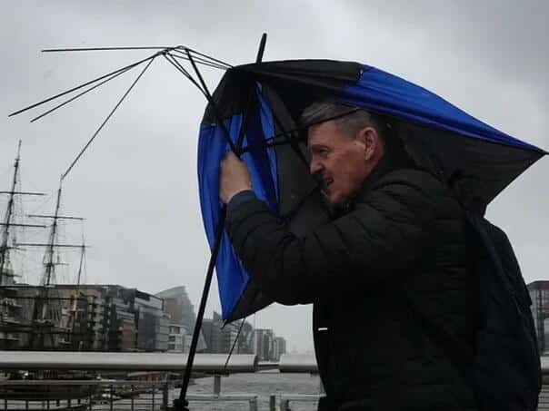 A terrible storm hit Europe: Tornado in Portugal, there are dead