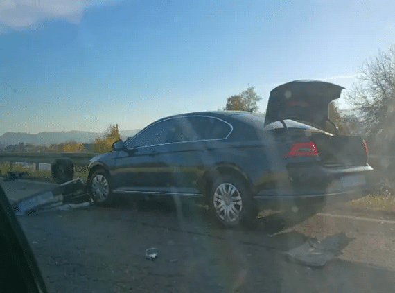 Heavy collision near Banja Luka: Traffic is difficult, one car’s wheel fell off
