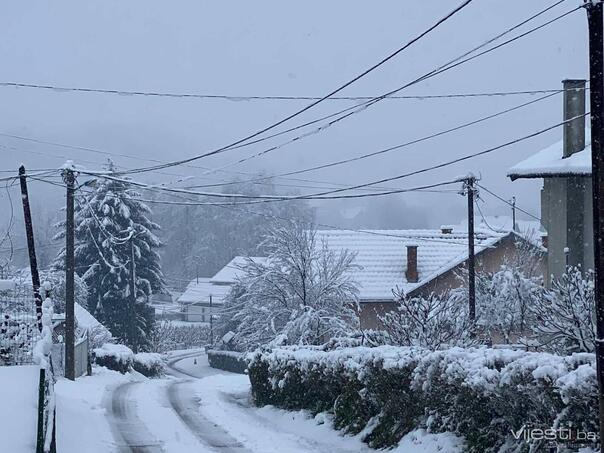 Due to the snow, many Tuzlan settlements are without electricity and water!