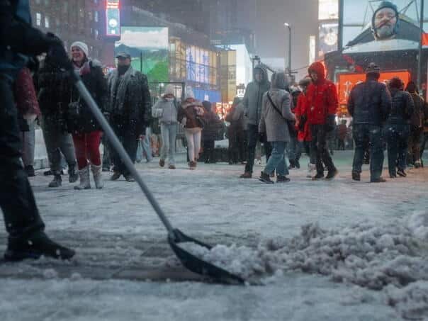 Winter storm in New York, hundreds of flights canceled