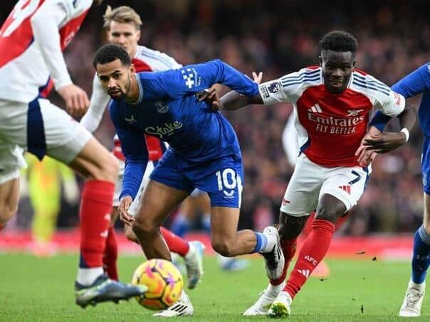 Arsenal achieved a minimal victory against Everton