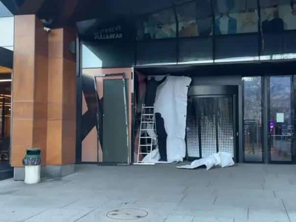 Tried to break into Sarajevo City Center with a car