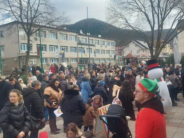 Many children in Goražde enjoy the New Year’s program "Snjeskograd"