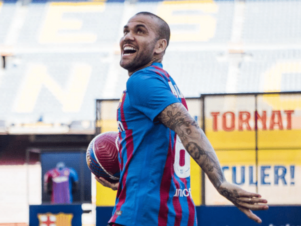 Dani Alves buys a Portuguese club