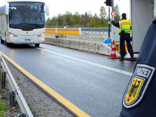 A boy (16) from Bosnia and Herzegovina tried to enter Germany with false documents