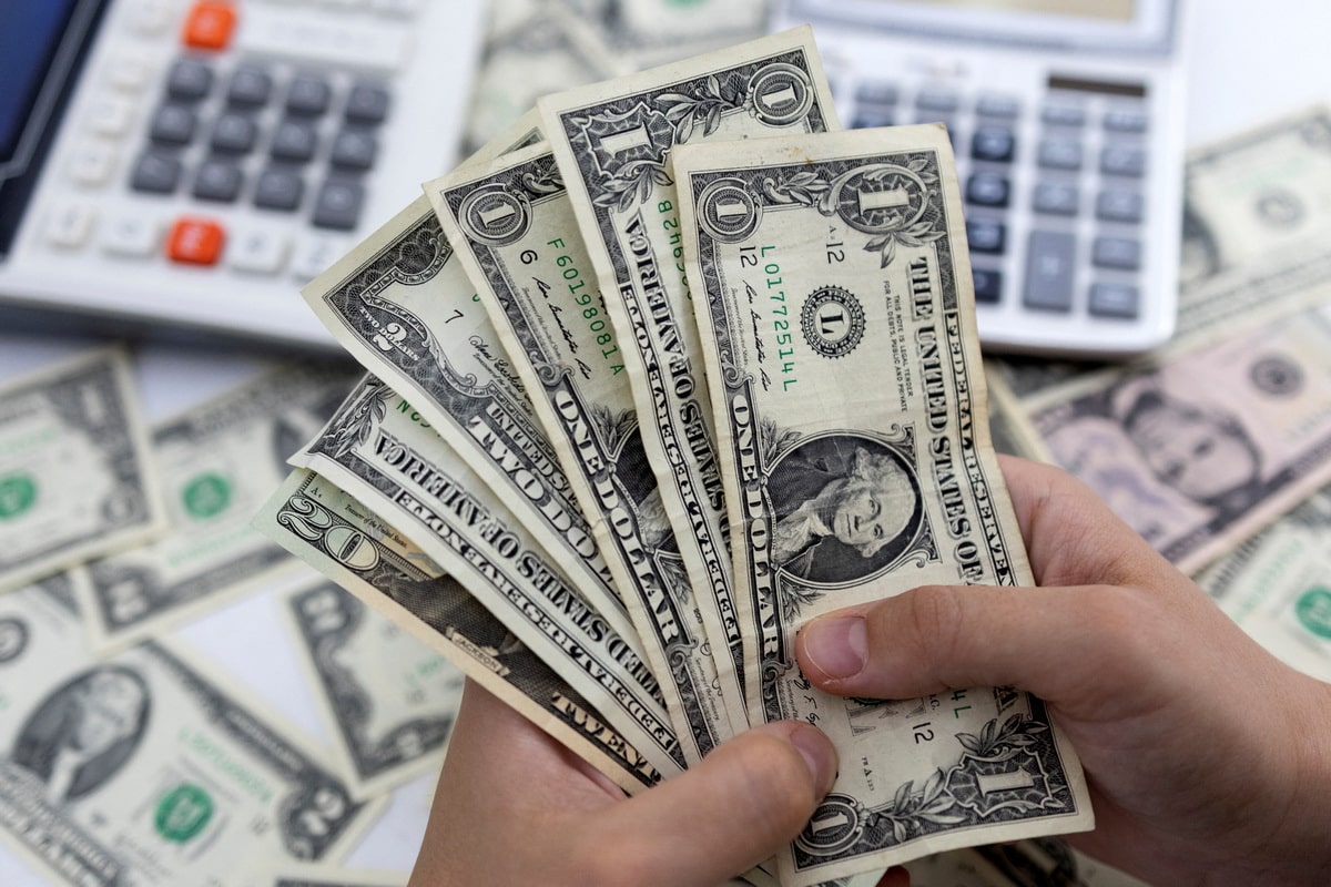 US dollar in trouble, its worst year since 2017