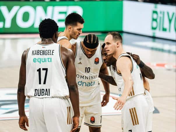 Dubai celebrated on the road at Efes