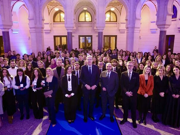 The mayor of Sarajevo awarded the best UNSA students with gold coins