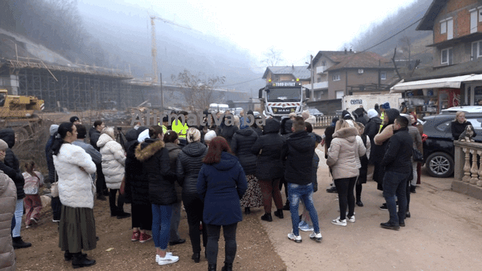 Tešanj: Due to the threatened safety of children, the locals blocked the section near the construction site of Corridor Vc