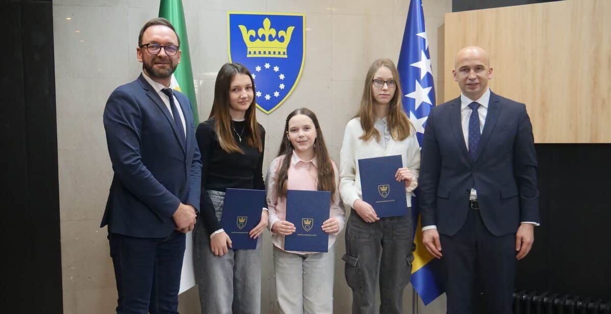 Prime Minister Pivić received elementary school students, authors of award-winning art works on the topic of the fight against corruption