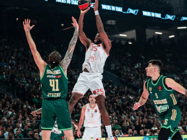 Panathinaikos fan hits Hapoel owner