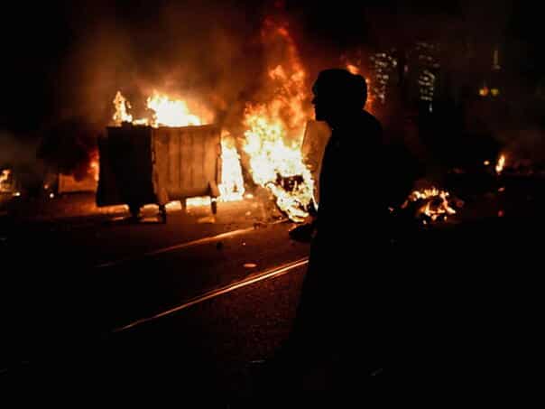 Riots in Sofia, thousands of citizens on the streets, flying bottles and stones, burning containers