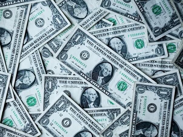 Something strange is happening with the US dollar