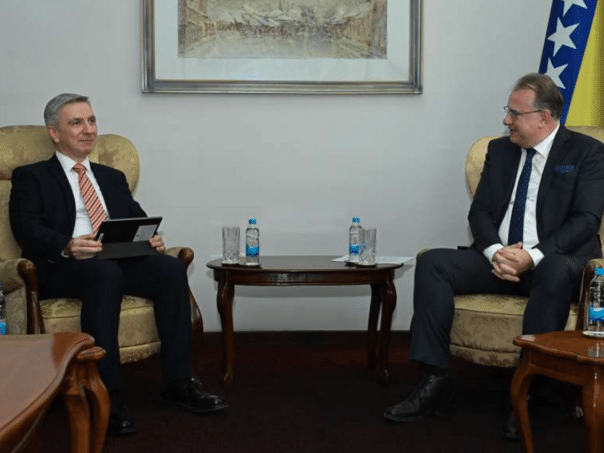 Nikšić with the head of the IMF Mission on economic and fiscal policies, reforms and the EU path