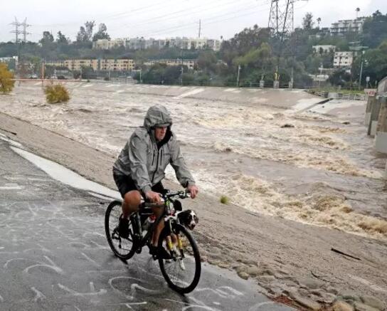Heavy rains in Southern California: Residents evacuated, roads closed